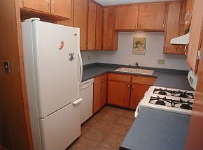 3rd image of 925 S Eastside Dr