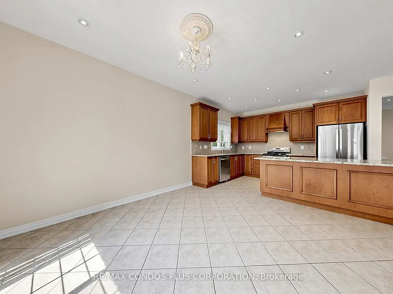 139 Queen Filomena Ave — Photo 12