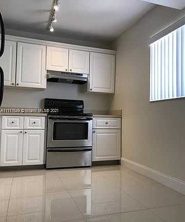 5th image of 731 N Pine Island Rd APT 302