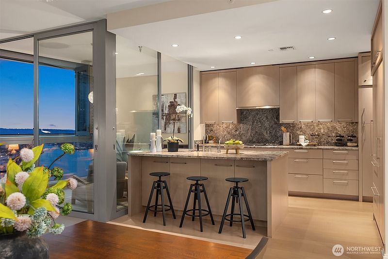 5th image of 1521 2nd Avenue #3102