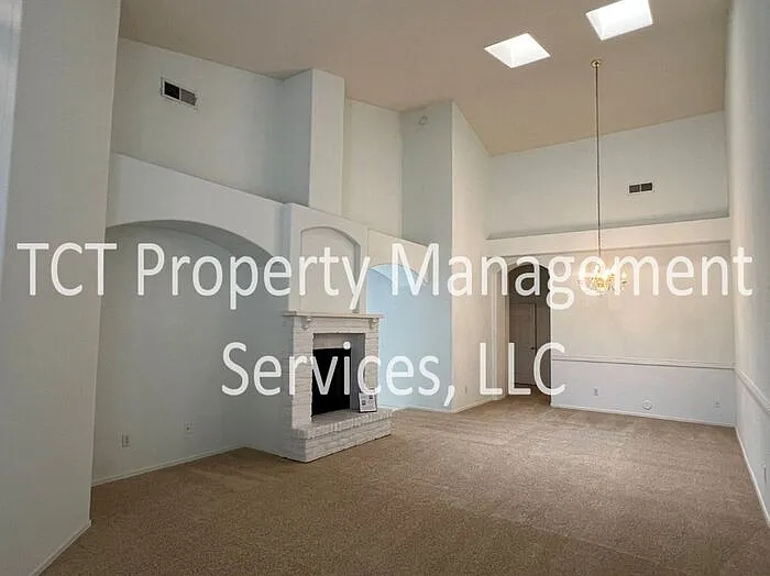 2 bed, 2.0 bath, 1364 sqft, $1,695 — Photo 2
