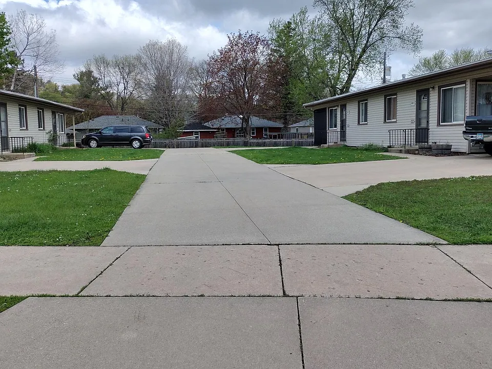 Picture of the complex.