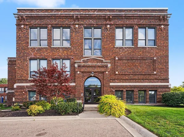 460 Broadway #205, South Haven, MI 49090