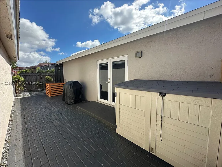 5733 NW 100th Ct — Photo 5