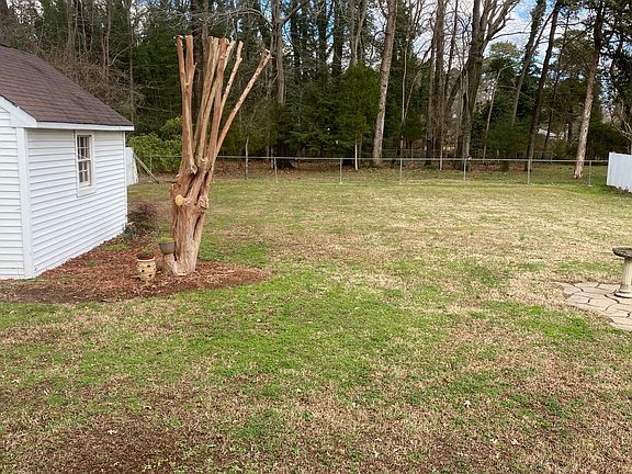 4th image of 4 Hodges Ln