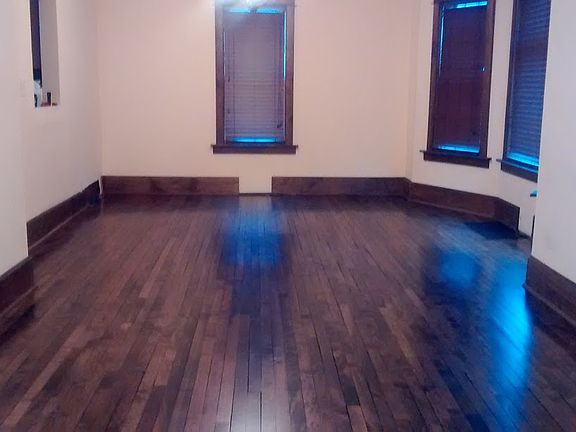 Living room Hardwood Floors