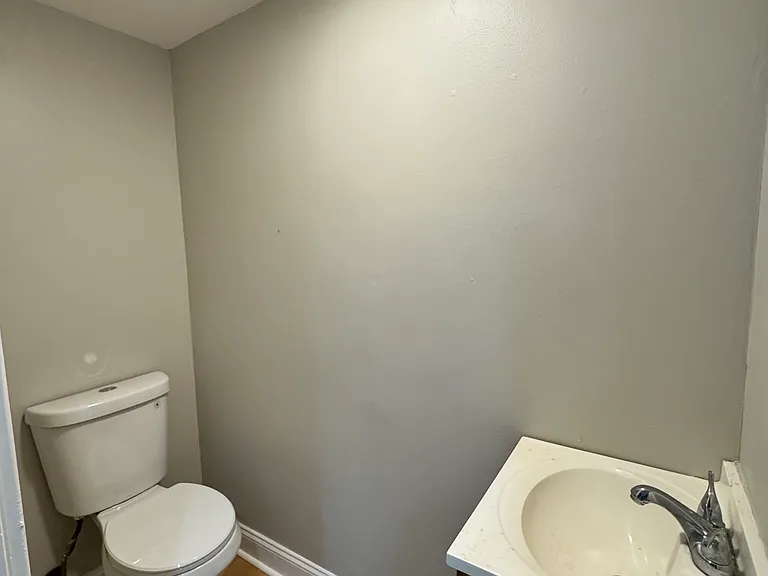 218 N Clayton St — Photo 2