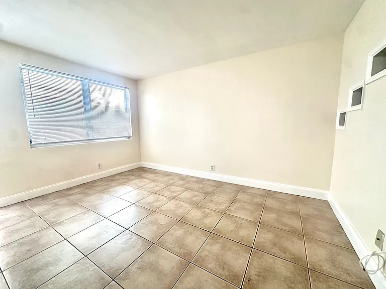 2035 Edgewater Dr #10 — Photo 11