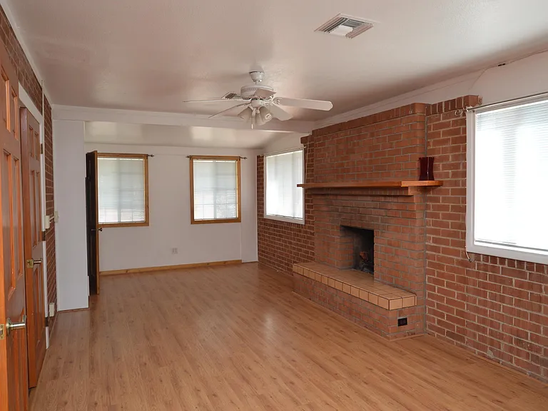 223 N Bentley Ave — Photo 5