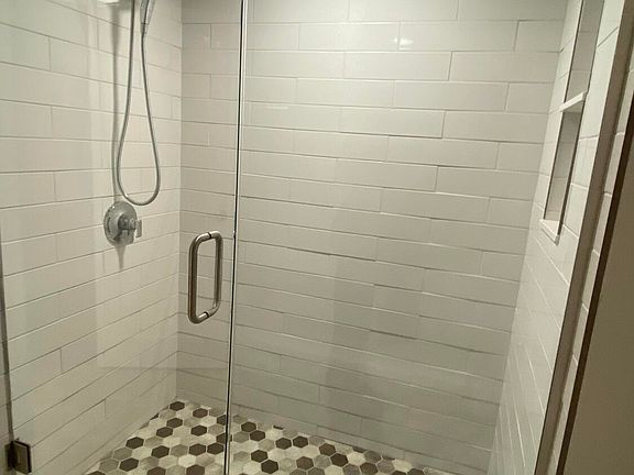 3rd image of 408 N Griffith Blvd