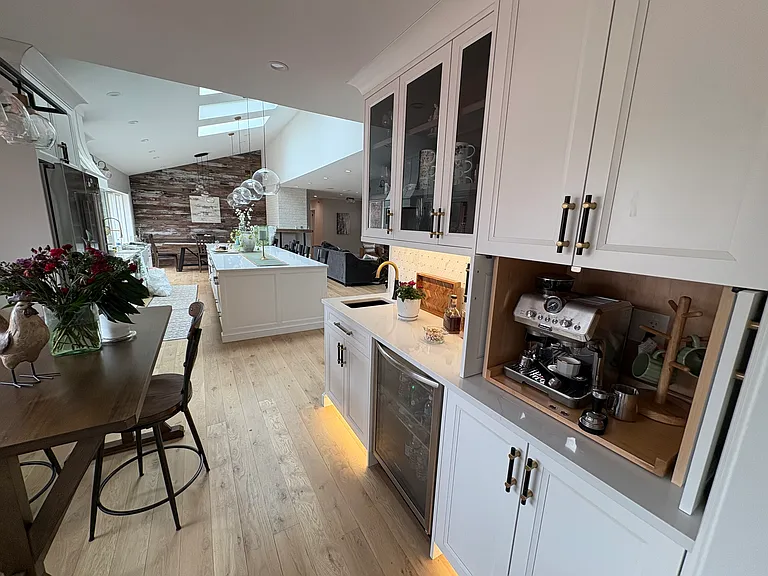 1010 Crabtree Ln — Photo 6