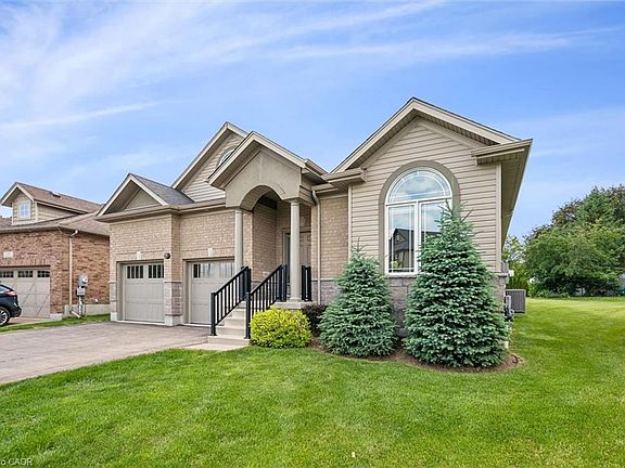 3rd image of 27 Riley Cres