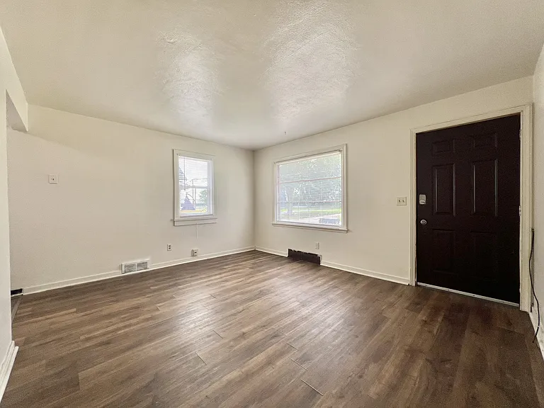 924 Copeland Ave — Photo 7