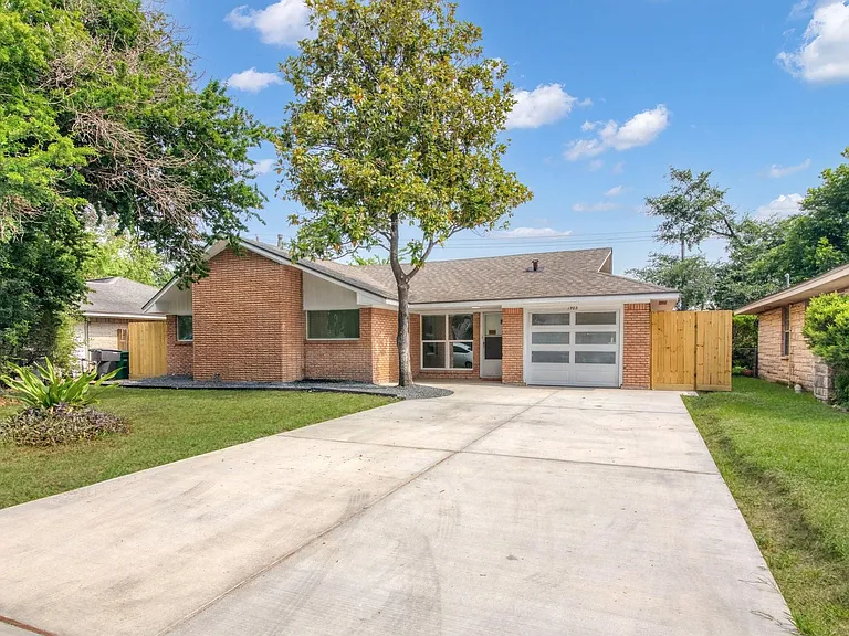 1703 Ansbury Dr — Photo 1