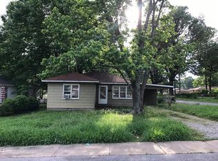 823 N Poplar St, Dexter, MO 63841