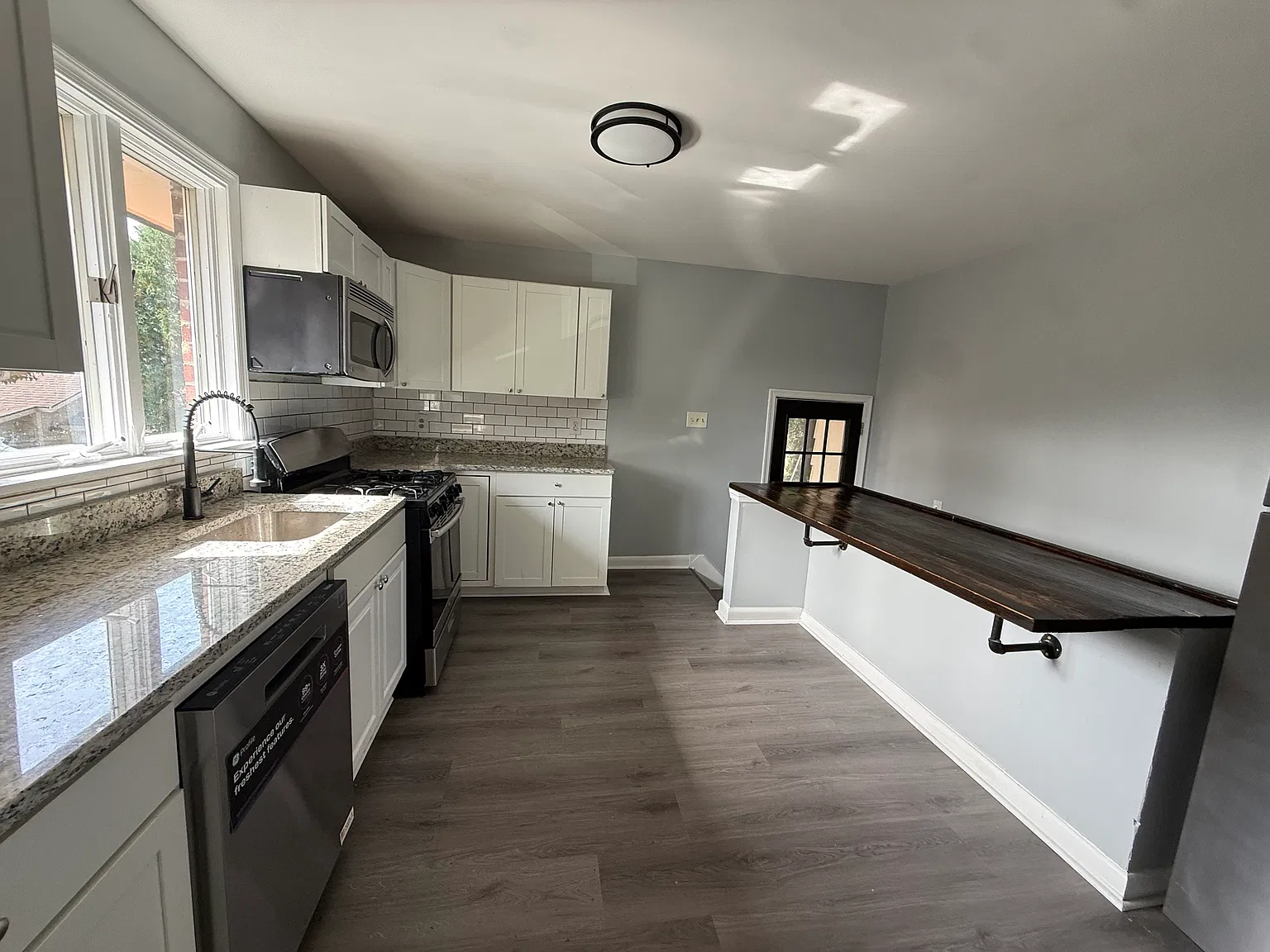 3 bed, 1600 sqft, $3,400 — Photo 2