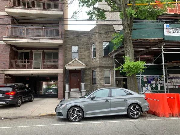 2112 31st Ave, Astoria, NY 11106