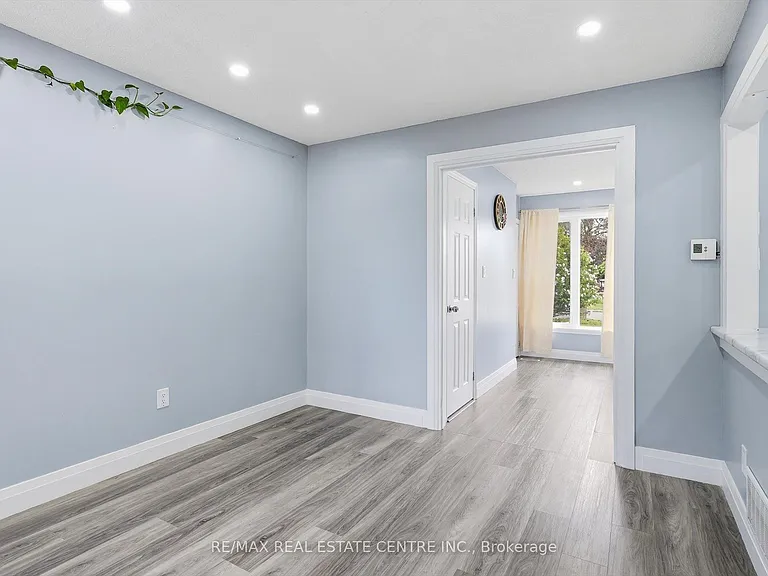 33 Garside Cres #MAIN — Photo 16