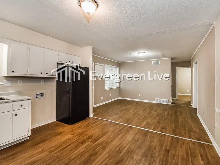 1939 Custer Dr — Photo 7