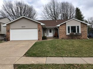 4530 Aspen Hills Cir, Bettendorf, IA