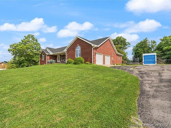 3rd image of 3713 Kayla Court NE