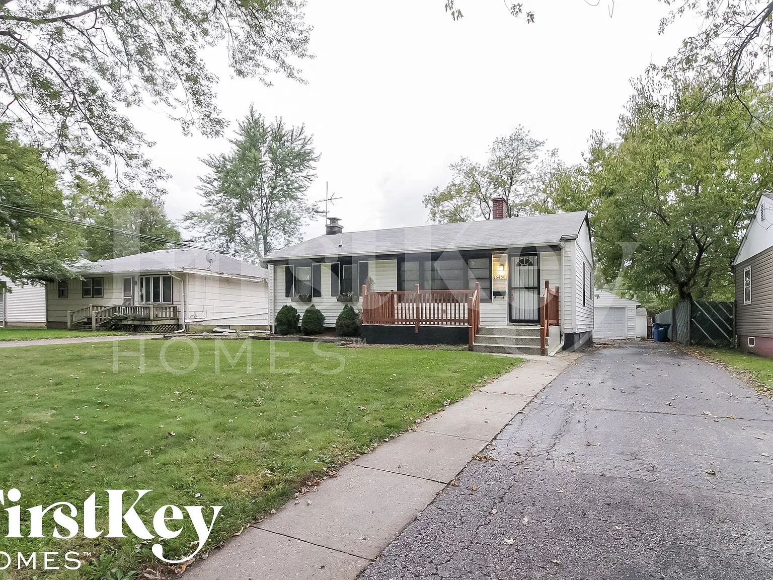 3 bed, 2.0 bath, 912 sqft, $2,125 — Photo 2