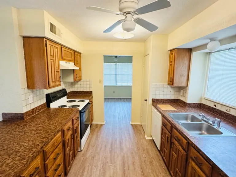8513 Kensington Dr — Photo 3