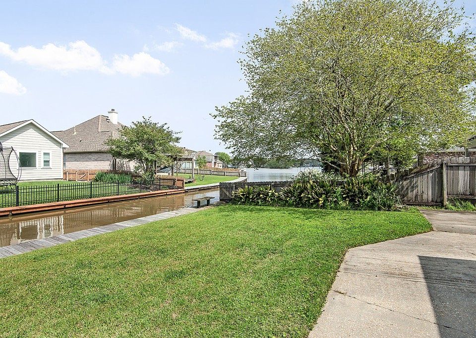 2nd image of 17403 Lake Iris Ave