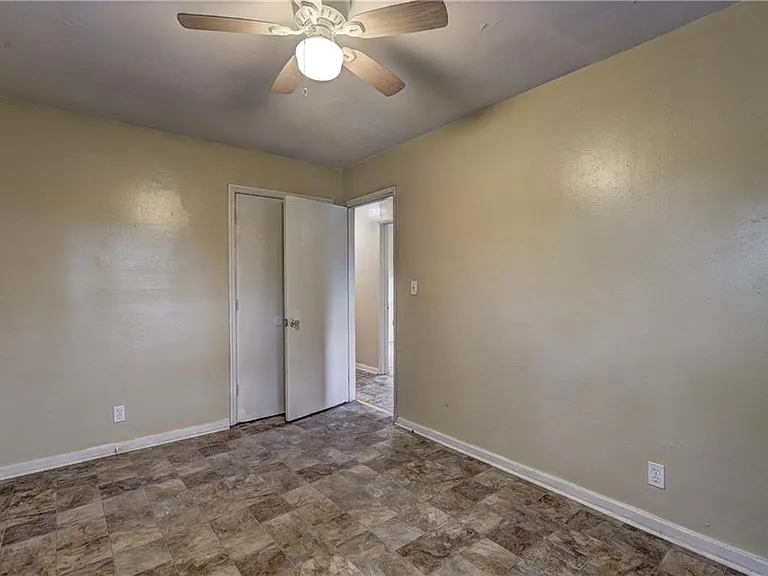 2477 Thrasher Ave — Photo 5