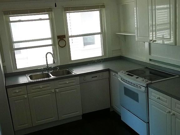 2nd image of 801 N Main St