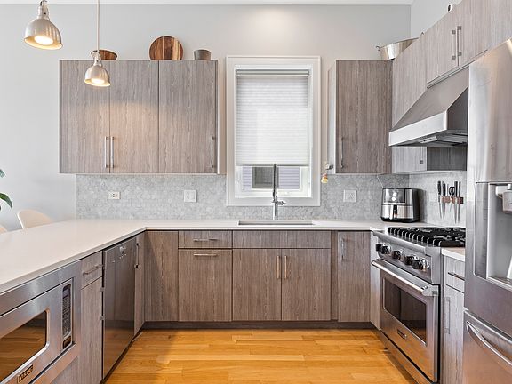 5th image of 1810 S Racine Ave Unit 3