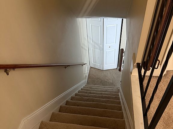 5th image of 528 Essex Pl