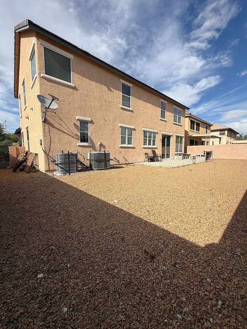 Americana Property Mgmt - Large 4 Beds, 2 Story Home In Nlv Gated Community. — Photo 3