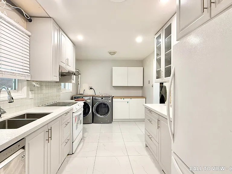 74 Cassander Cres — Photo 4