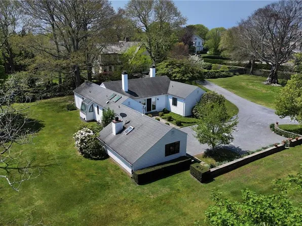 18 Ledge Rd, Newport, RI 02840