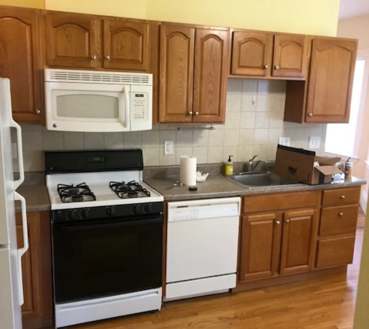 3 bed, 1.5 bath, 1200 sqft, $3,050 — Photo 3