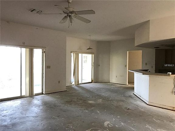 3rd image of 4452 White Oak Cir