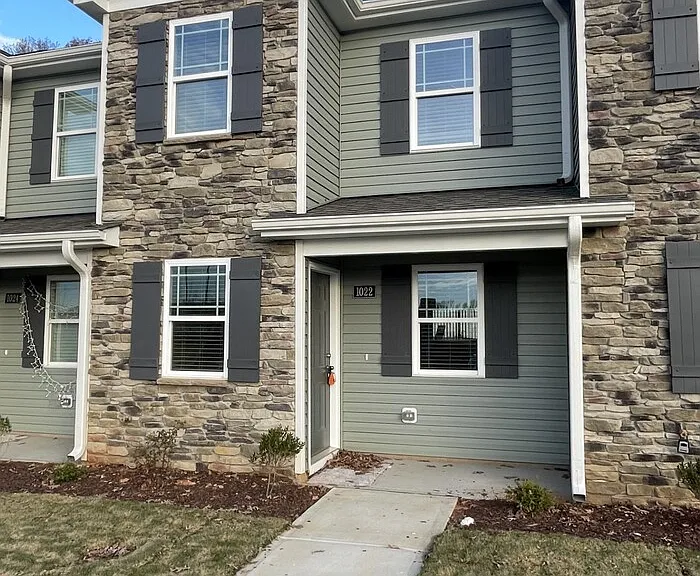 1022 Peony Ln — Photo 8