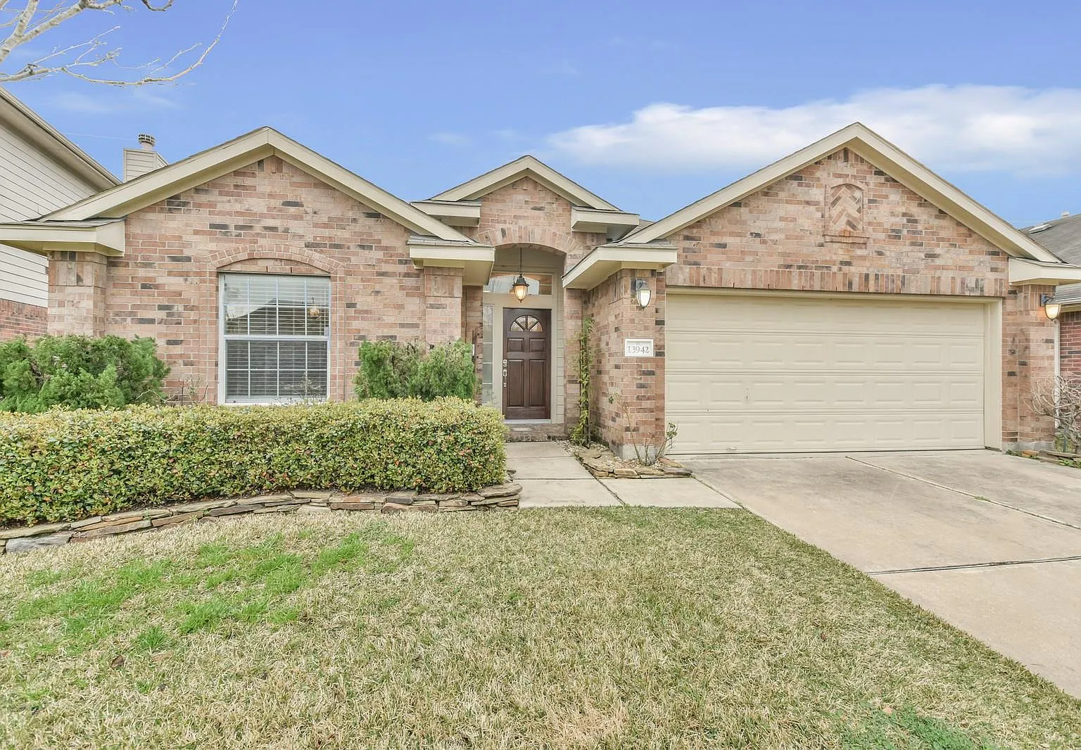 3 bed, 2.0 bath, 1652 sqft, $2,200 — Photo 1