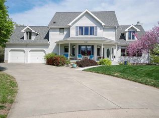 5004 Coachmen Rd, Manhattan, KS 66502