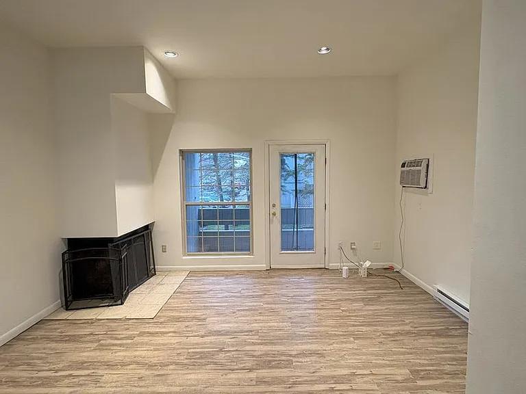 University Park Apartments near Cornell University — Photo 322