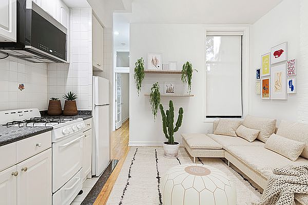 1st image of 326 W 47th St #1C