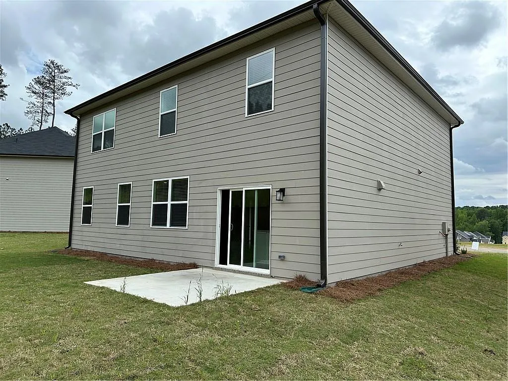 4 bed, 2.5 bath, 2149 sqft, $2,400 — Photo 3