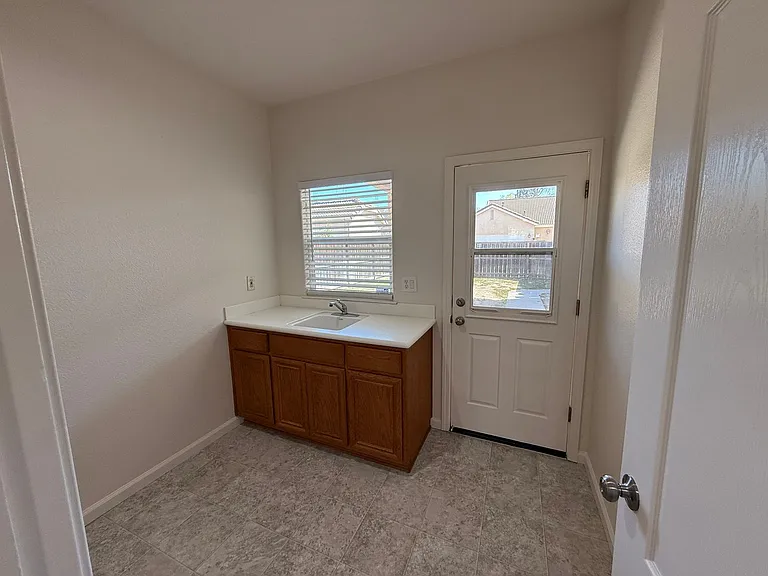 1836 Encina Ave — Photo 40