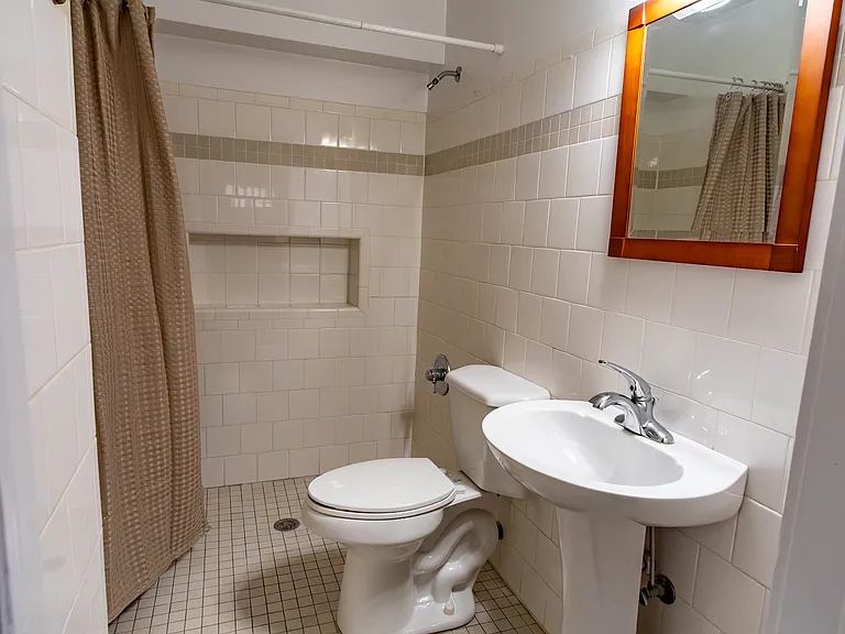 !st floor. Full Bathroom #1.