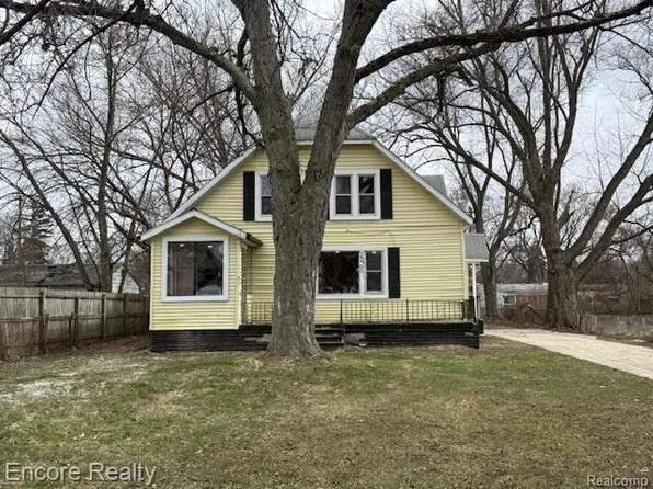 19300 Berg Rd, Detroit, MI 48219