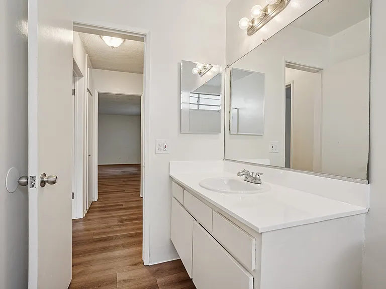 3748 Midvale — Photo 12