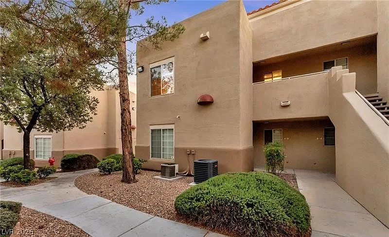 1900 Villa Palms Ct #201