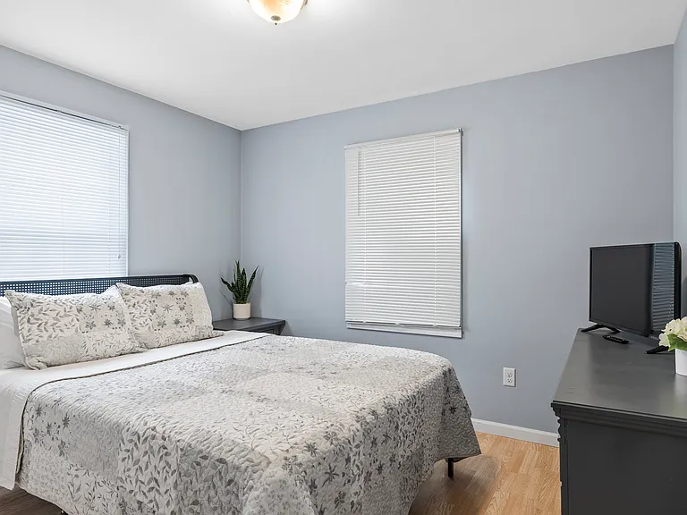 519 S Dickson St — Photo 26
