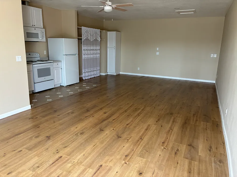 118 W Clausen Rd #B